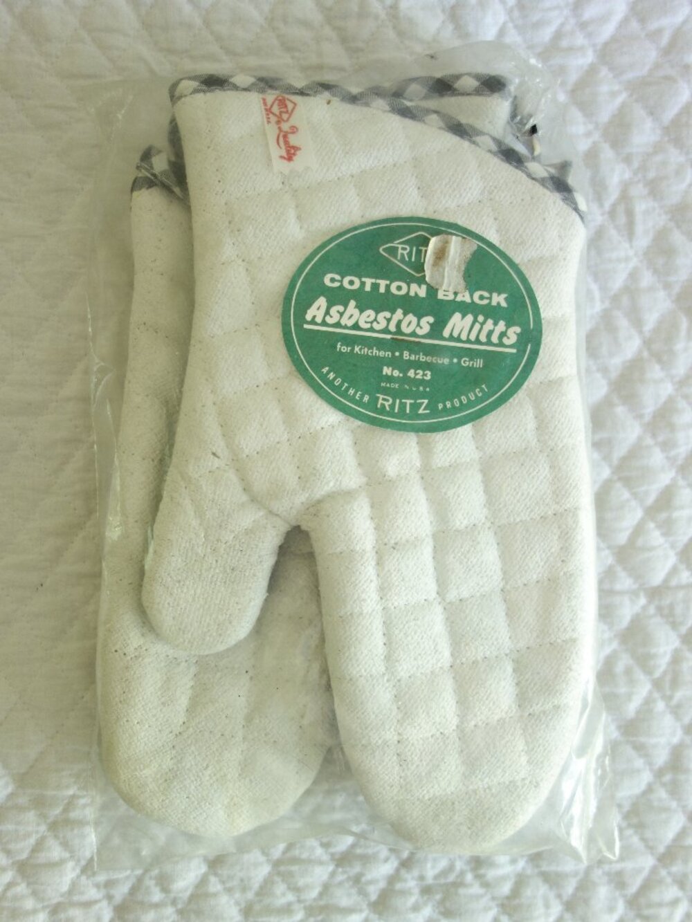 NIP NEW Vntg RITZ Cotton Back Asbestos Oven Mitts (does NOT contain asbestos)
